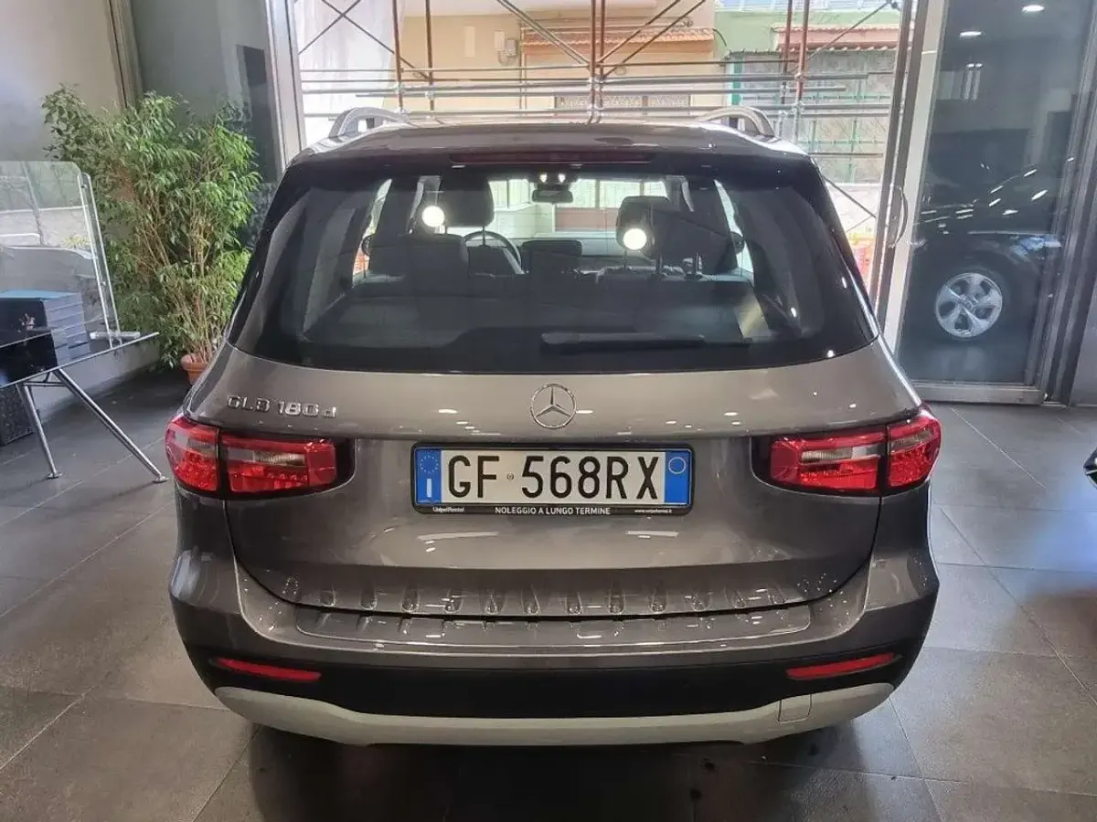 Usado Mercedes GLB180 Executive 116 CV (85 kW) 2021 Gris SUV