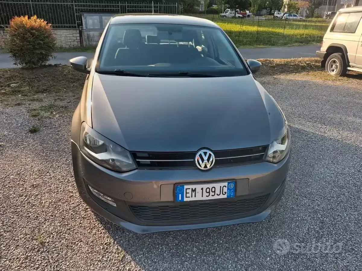 Usata VW Polo Comfortline 75 CV (55 kW) 2013 Grigio Utilitaria