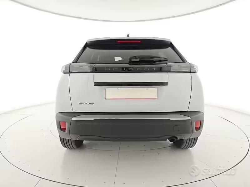 Usata Peugeot 2008 Allure 101 CV (74 kW) 2025 Bianco SUV