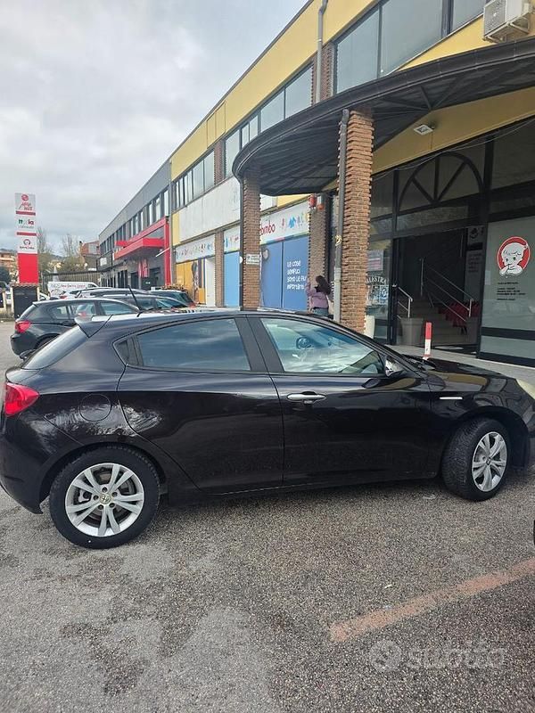 Usata Alfa Romeo Giulietta 105 CV (77 kW) 2012 Nero Utilitaria