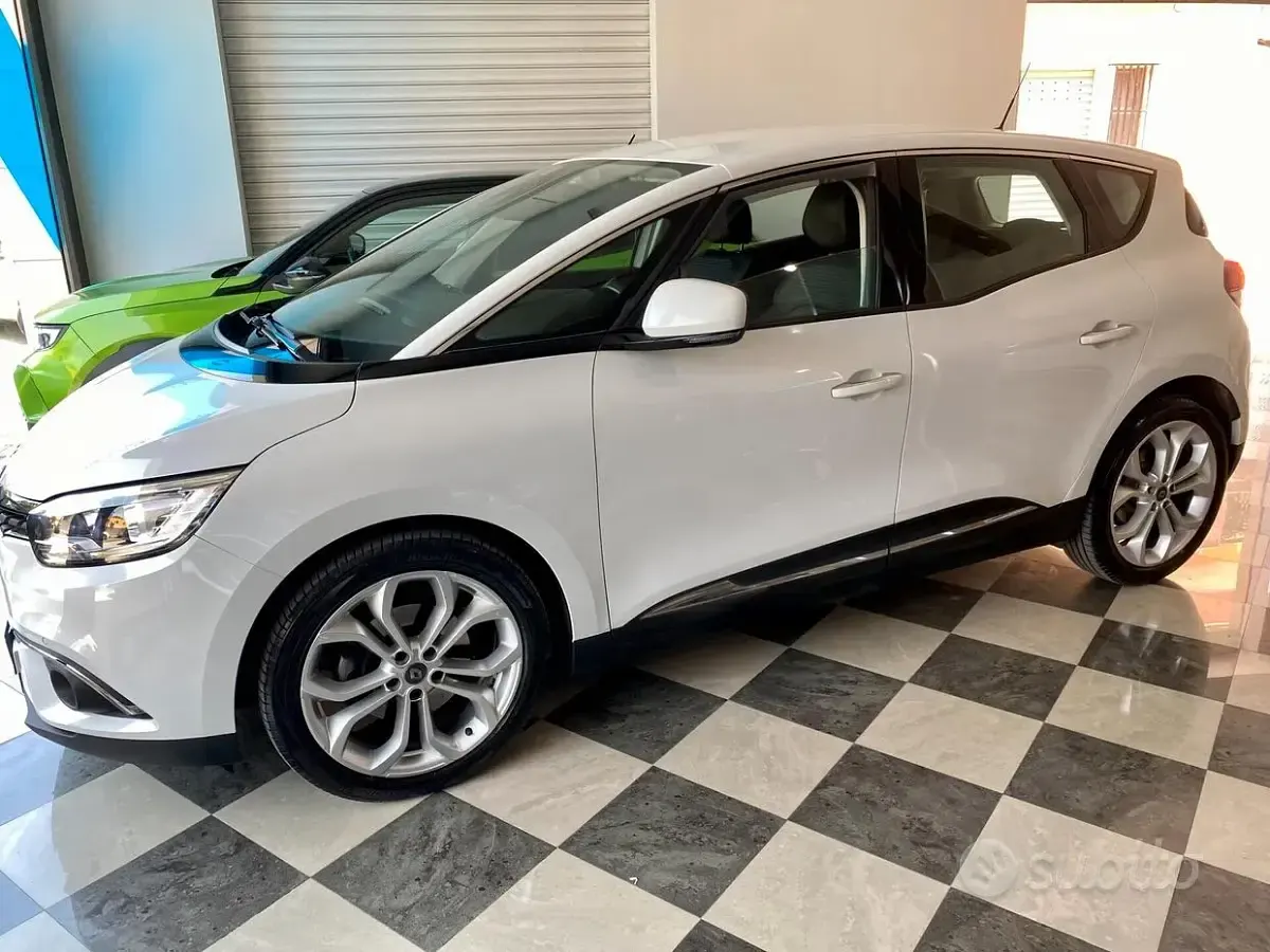 Usata Renault Scénic IV 120 CV (88 kW) 2019 Bianco Monovolume