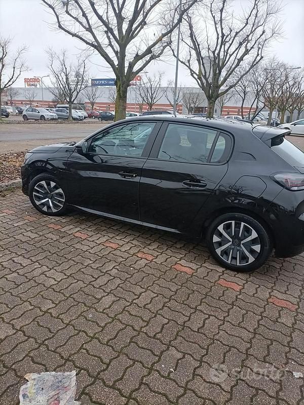 Usata Peugeot 208 Style 75 CV (55 kW) 2024 Nero Utilitaria