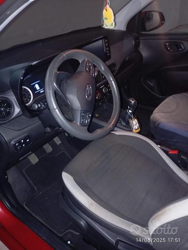 Usata Hyundai i10 67 CV (49 kW) 2021 Rosso Utilitaria