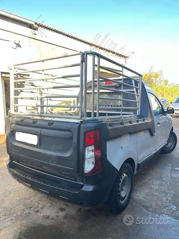 Usata Dacia Pick up 90 CV (66 kW) 2018 Bianco Pick-up