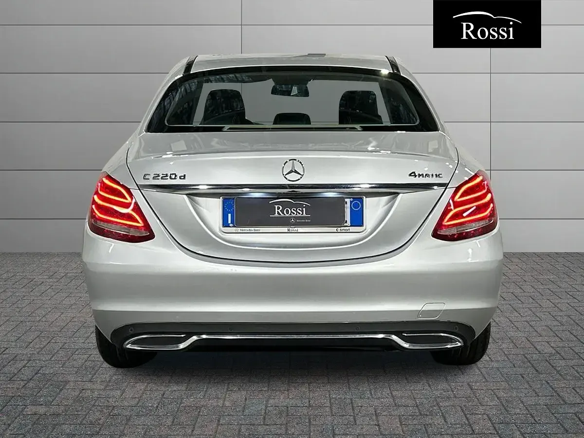 Usata Mercedes C220 Sport 170 CV (125 kW) 2018 Grigio chiaro metallizzato Berlina