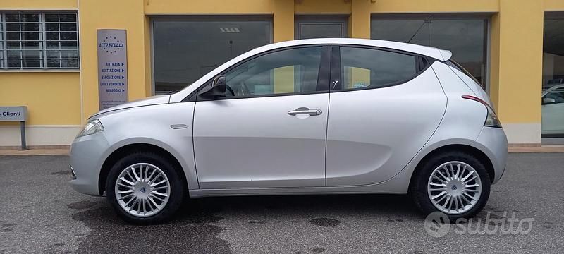 Usata Lancia Ypsilon 70 CV (51 kW) 2014 Argento Utilitaria