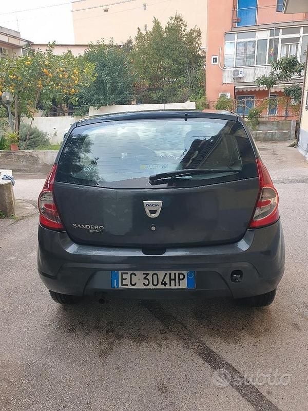 Gebraucht Dacia Sandero 75 PS (55 kW) 2010 Schwarz Limousine