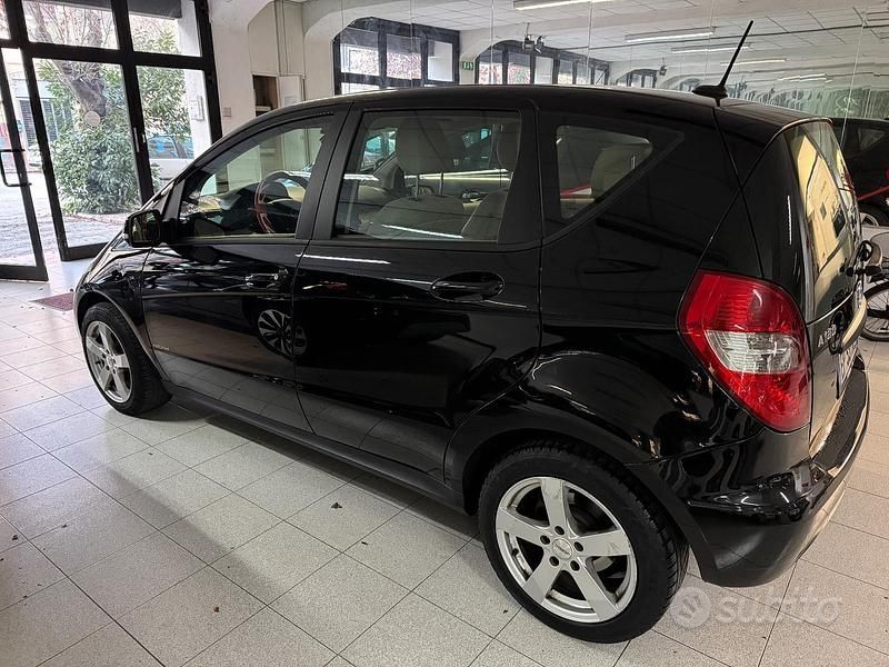 Usata Mercedes A180 Executive 108 CV (79 kW) 2012 Nero Berlina