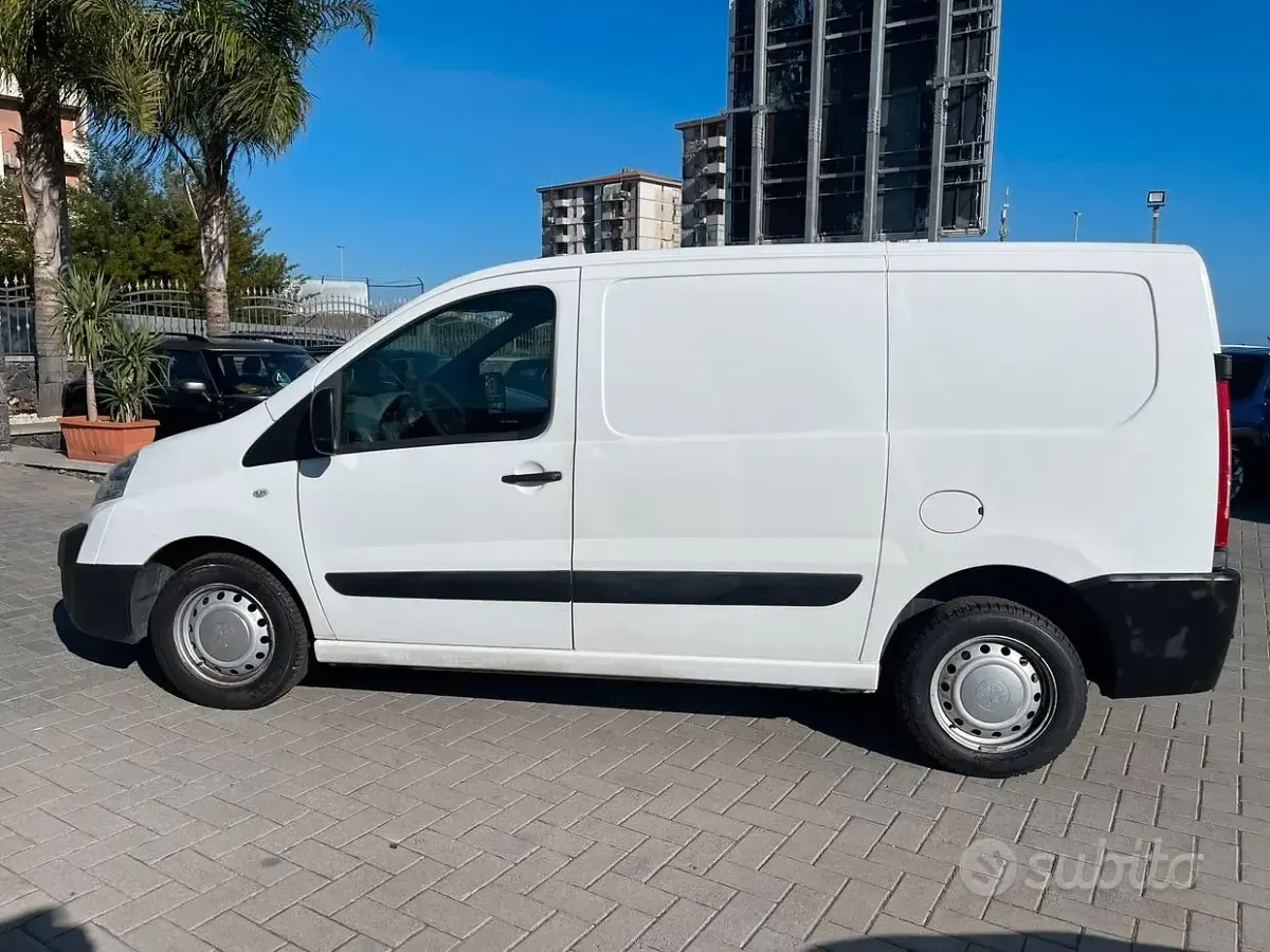 Usata Peugeot Expert 120 CV (88 kW) 2011 Bianco Furgone