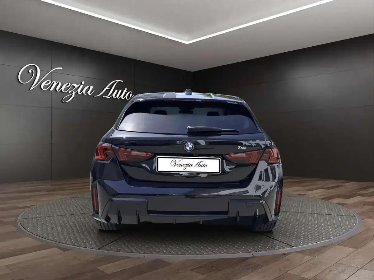 Usata BMW 116 M Sport 121 CV (88 kW) 2025 Nero Utilitaria