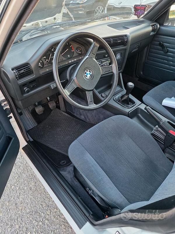 Begagnad BMW 324 86 HK (63 kW) 1988 Vit Sedan