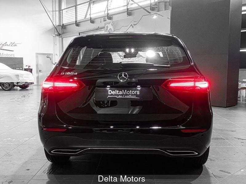 Nuevo Mercedes B180 Advanced 116 CV (85 kW) 2025 Negro Monovolumen