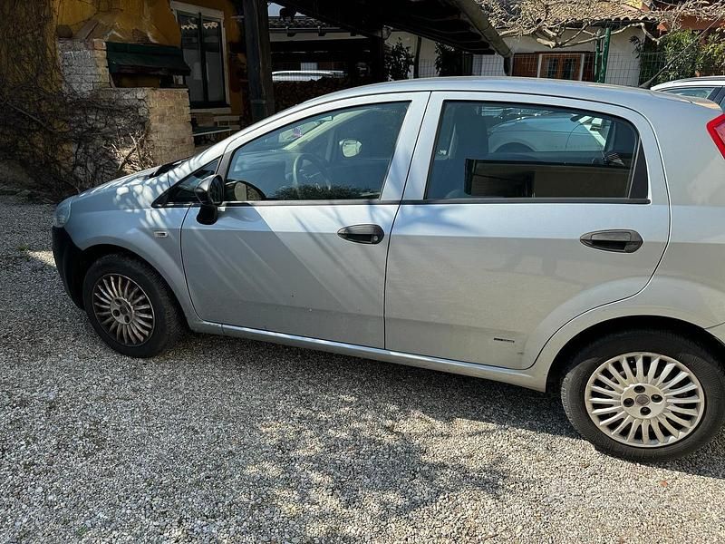 Usata Fiat Grande Punto 65 CV (47 kW) 2007 Grigio Utilitaria