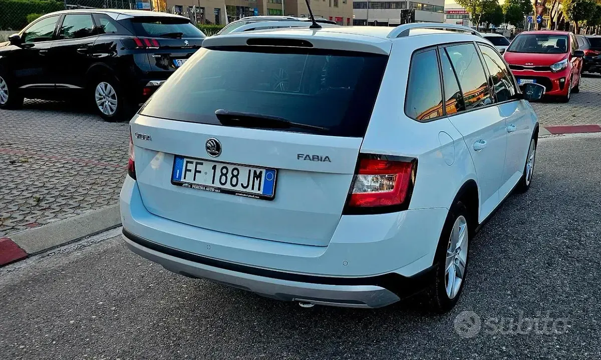 Begagnad Skoda Fabia Design Edition 90 HK (66 kW) 2016 Vit Sedan