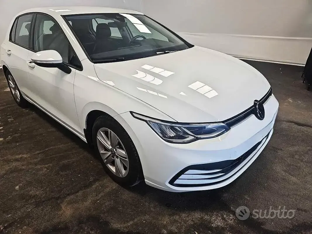 Usata VW Golf VIII Active 130 CV (95 kW) 2023 Bianco Berlina