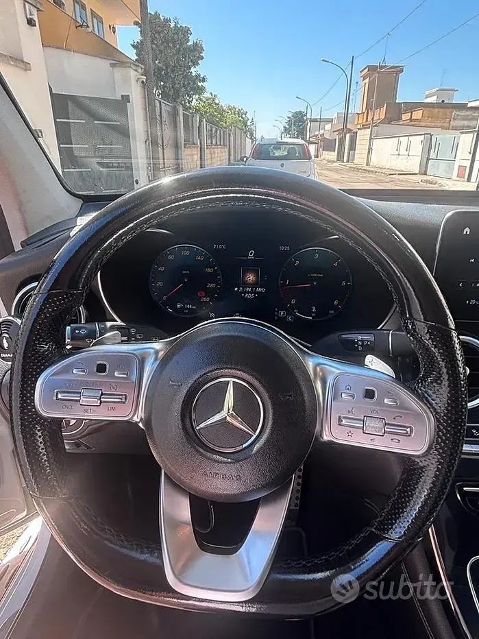 Usata Mercedes GLC220 AMG 194 CV (142 kW) 2020 Bianco Berlina