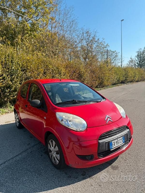 Rosso Usata 2011 Citroën C1 Due volumi | 2800 € (Buon prezzo) - Immagine 1/4