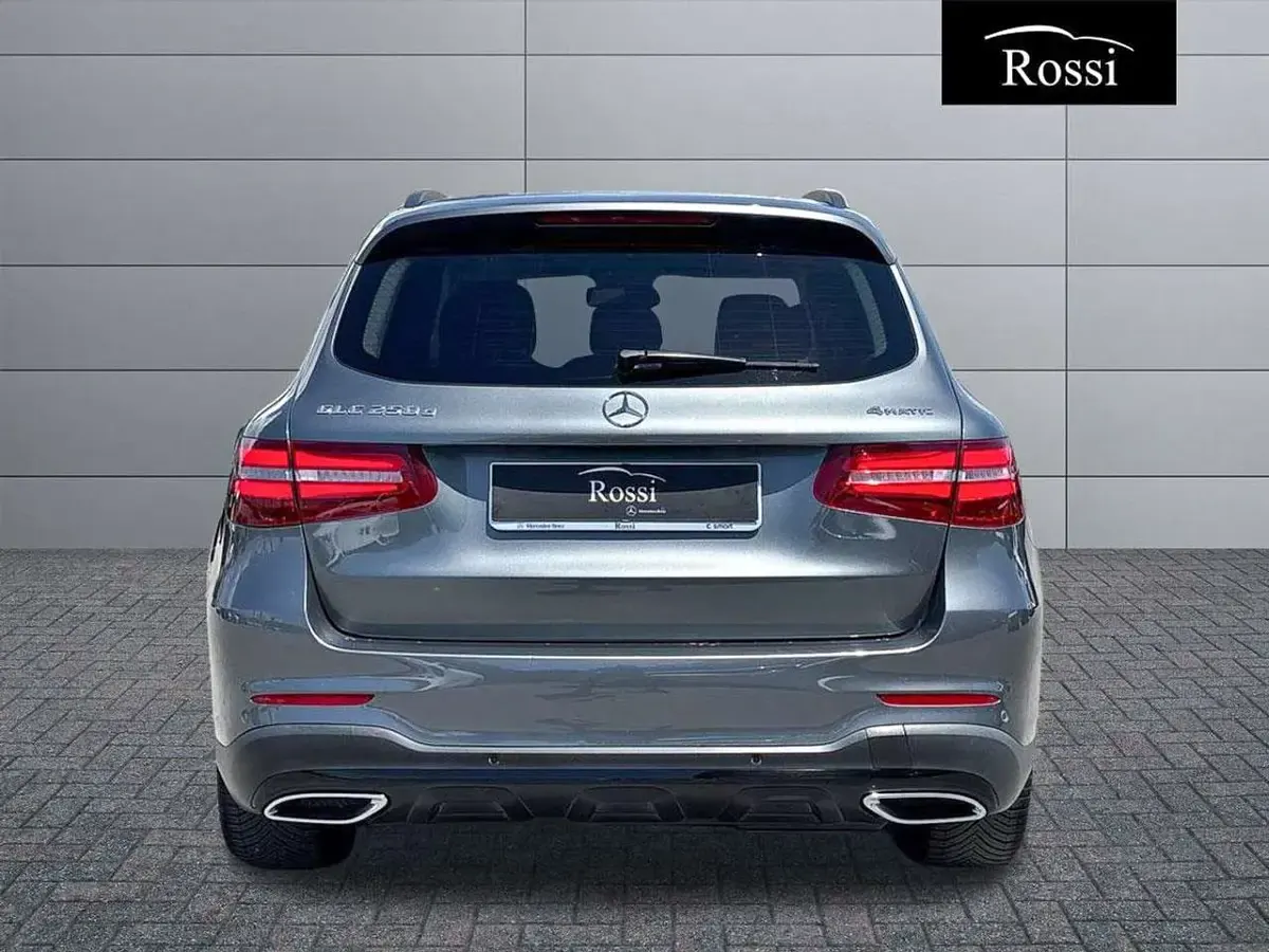 Usata Mercedes GLC250 Premium 204 CV (150 kW) 2019 Grigio medio metallizzato SUV