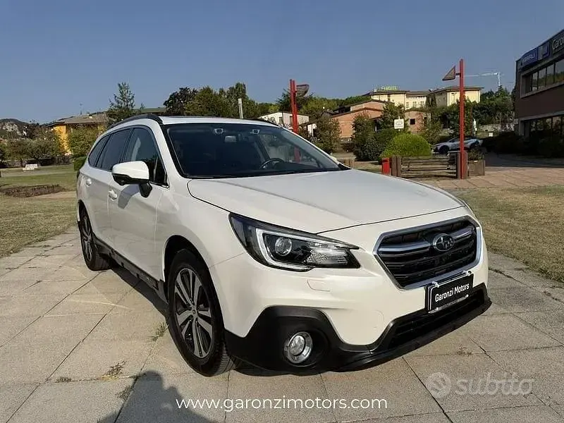 Usata Subaru Outback Premium 175 CV (128 kW) 2021 Bianco Station wagon