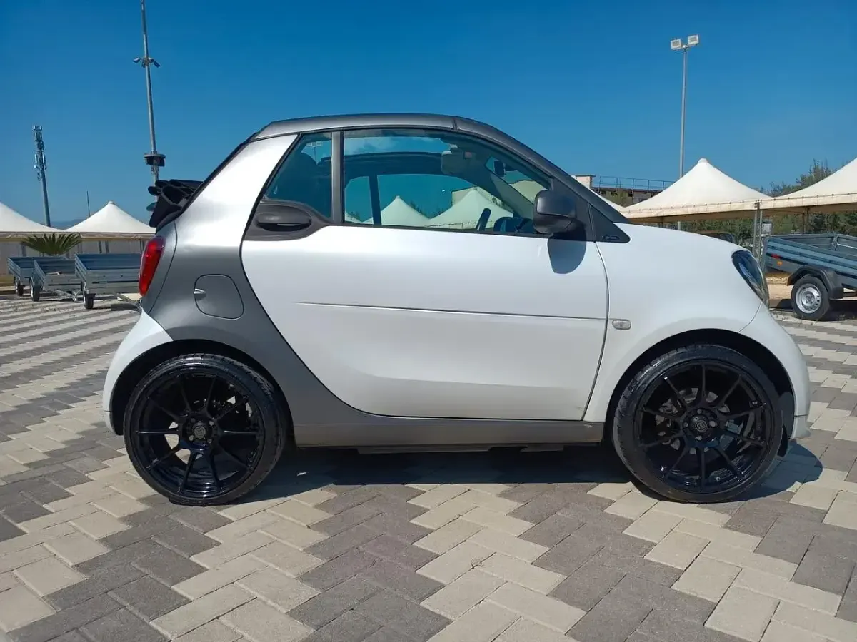 Usata Smart ForTwo Cabrio Brabus 90 CV (66 kW) 2017 Bianco Cabrio