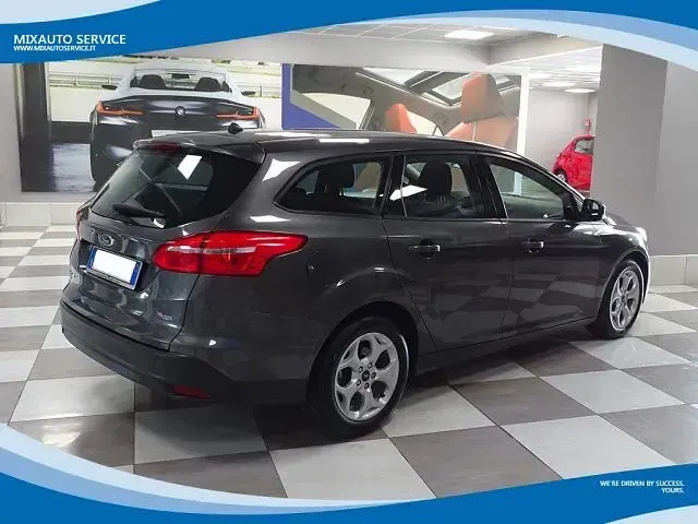 Usata Ford Focus 120 CV (88 kW) 2017 Grigio scuro metallizzato Station wagon