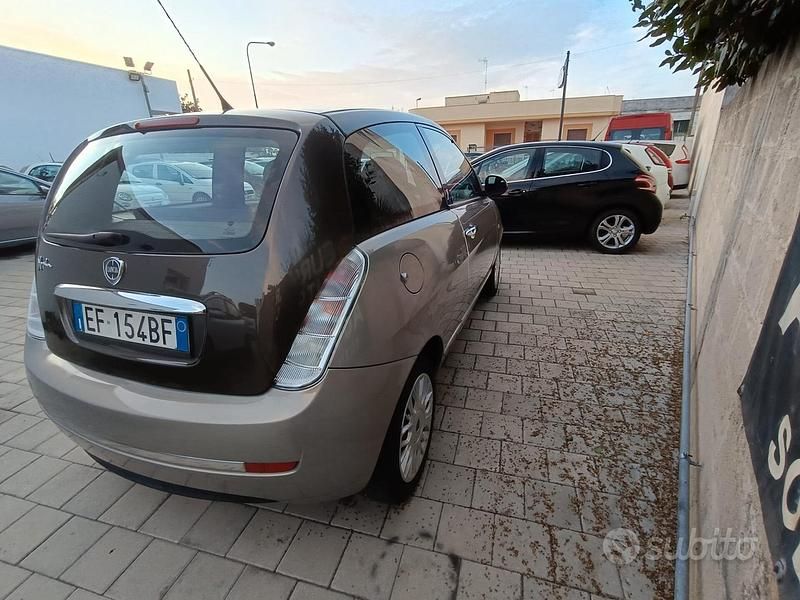 Usata Lancia Ypsilon 69 CV (50 kW) 2011 Grigio Utilitaria