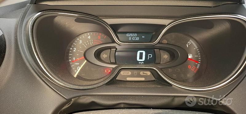 Usata Renault Captur 115 CV (84 kW) 2019 Grigio SUV