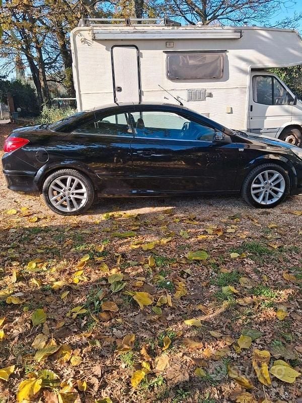 Usata Opel Astra Cabriolet 150 CV (110 kW) 2007 Nero Cabrio