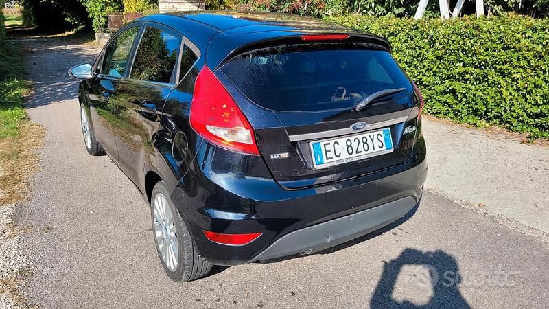 Usata Ford Fiesta Titanium 95 CV (69 kW) 2010 Nero Berlina