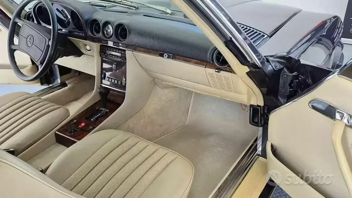 Usata Mercedes 560 245 CV (180 kW) 1986 Nero metallizzato metallizzato Cabrio
