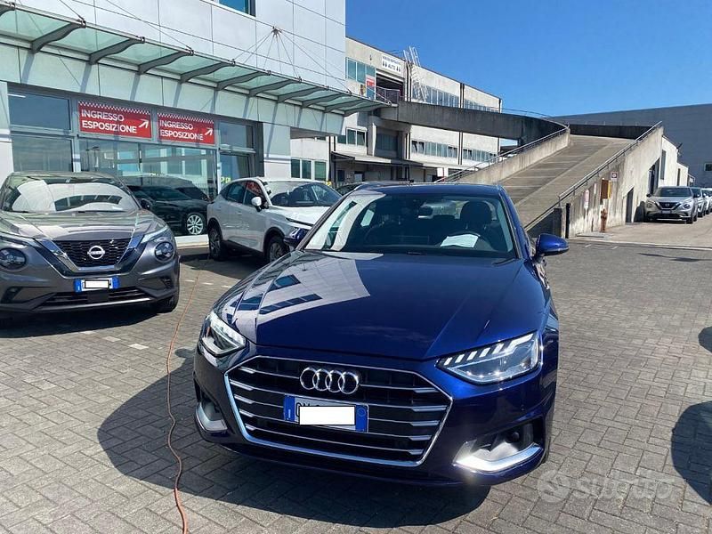 Käytetty Audi A4 Business 163 HP (119 kW) 2023 Sininen Farmari