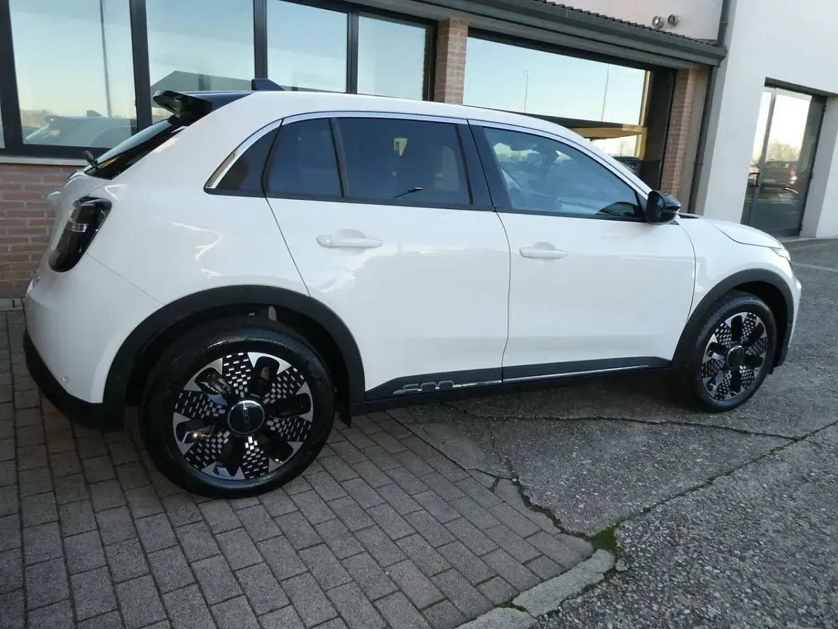 Usata Fiat 600 La Prima 110 CV (80 kW) 2025 Bianco gelato SUV