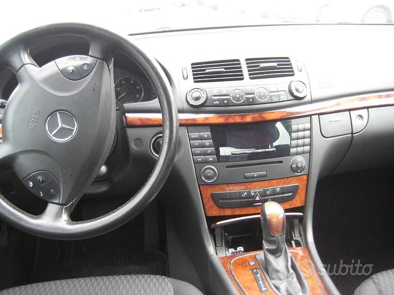 Usata Mercedes E270 Elegance 224 CV (164 kW) 2008 Nero Berlina