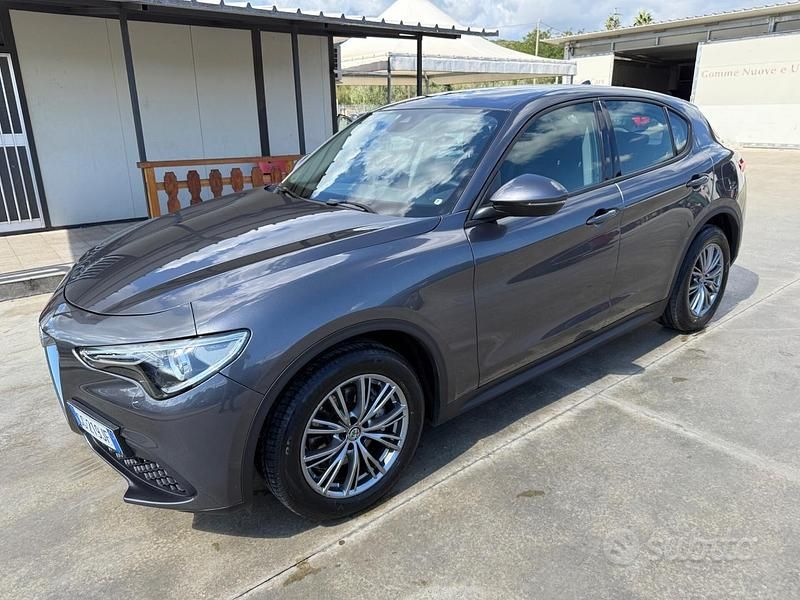 Usata Alfa Romeo Stelvio 160 CV (117 kW) 2021 Grigio SUV
