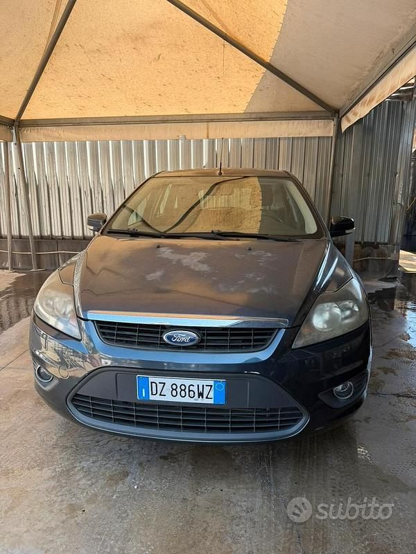 Usata Ford Focus 110 CV (80 kW) 2010 Nero Station wagon