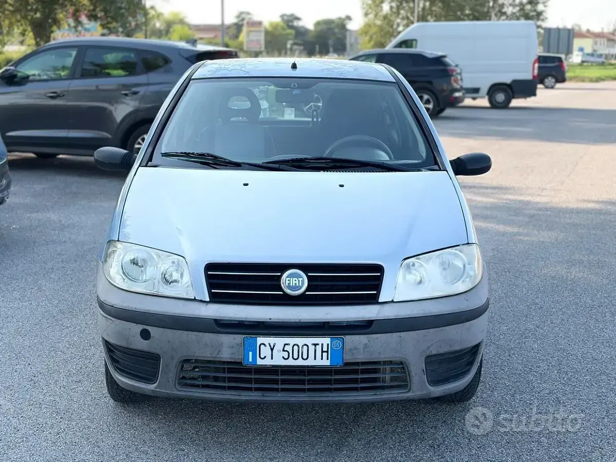 Usata Fiat Punto Dynamic 60 CV (44 kW) 2005 Bluazzurro Utilitaria
