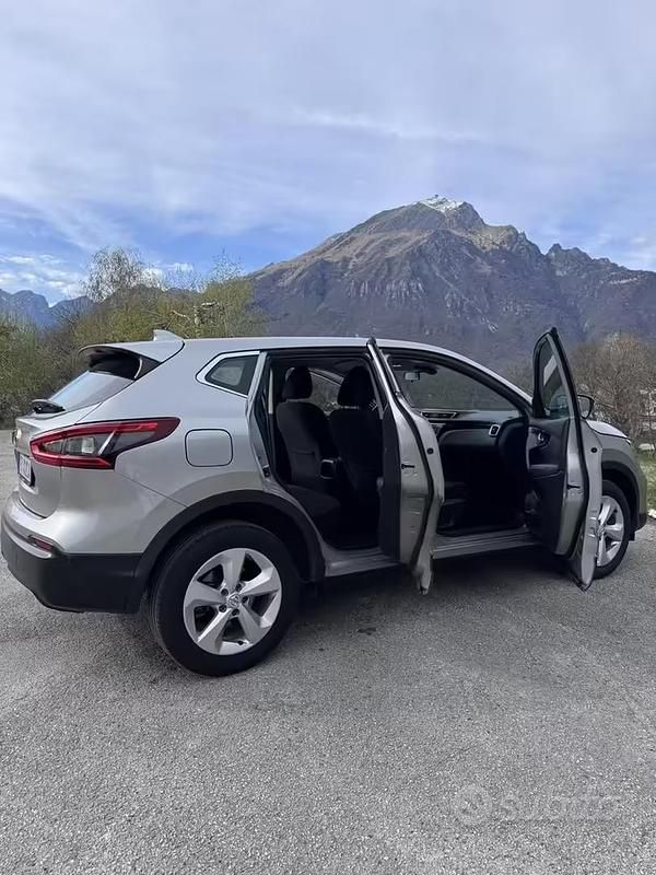 Usata Nissan Qashqai 160 CV (117 kW) 2019 Grigio SUV