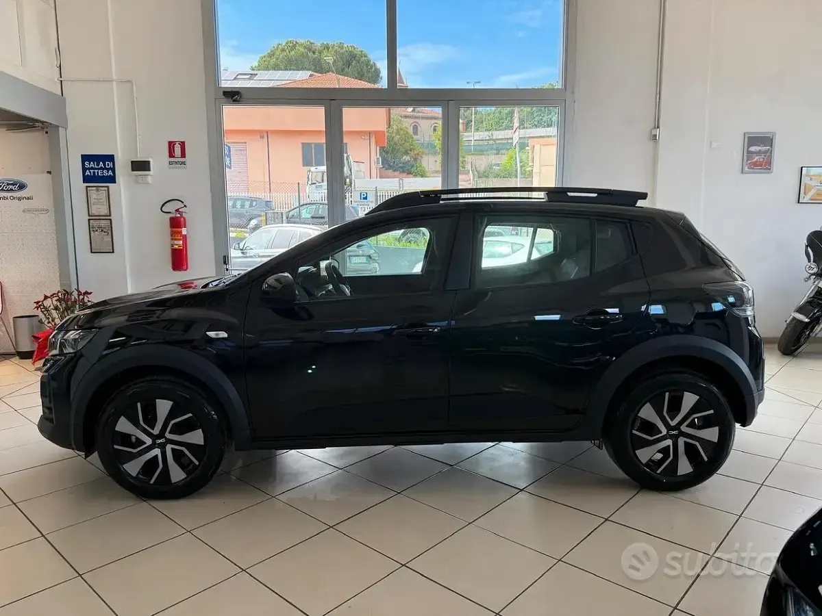 Nuova Dacia Sandero Stepway 122 CV (89 kW) 2026 Nero Berlina
