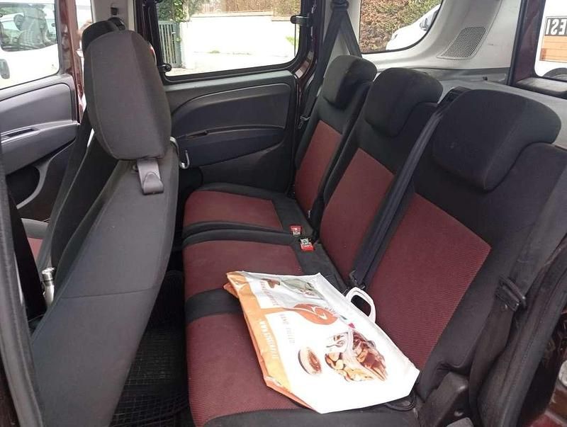 Usata Fiat Doblò 90 CV (66 kW) 2011 Monovolume