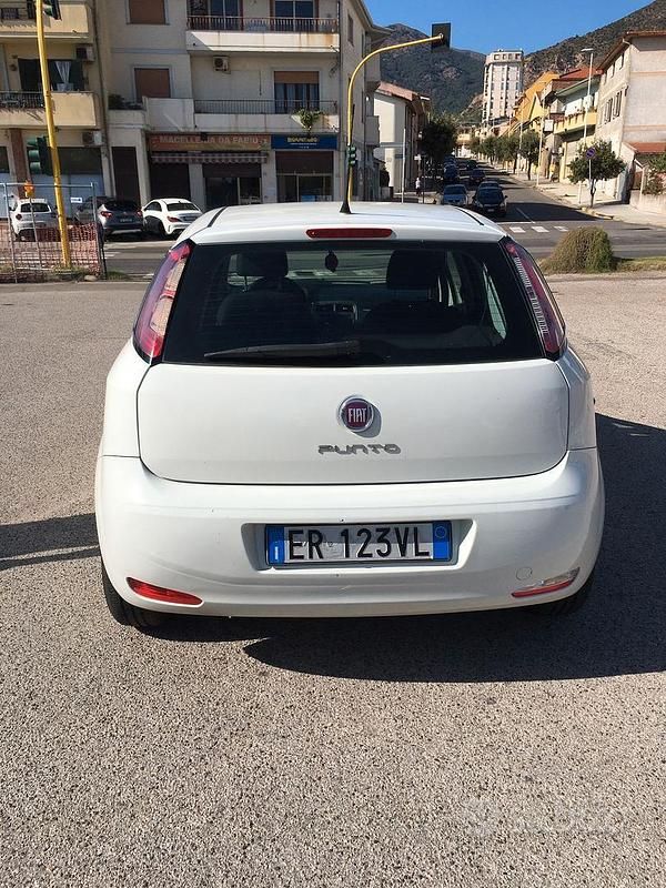 Gebraucht Fiat Punto 75 PS (55 kW) 2013 Weiß Kleinwagen