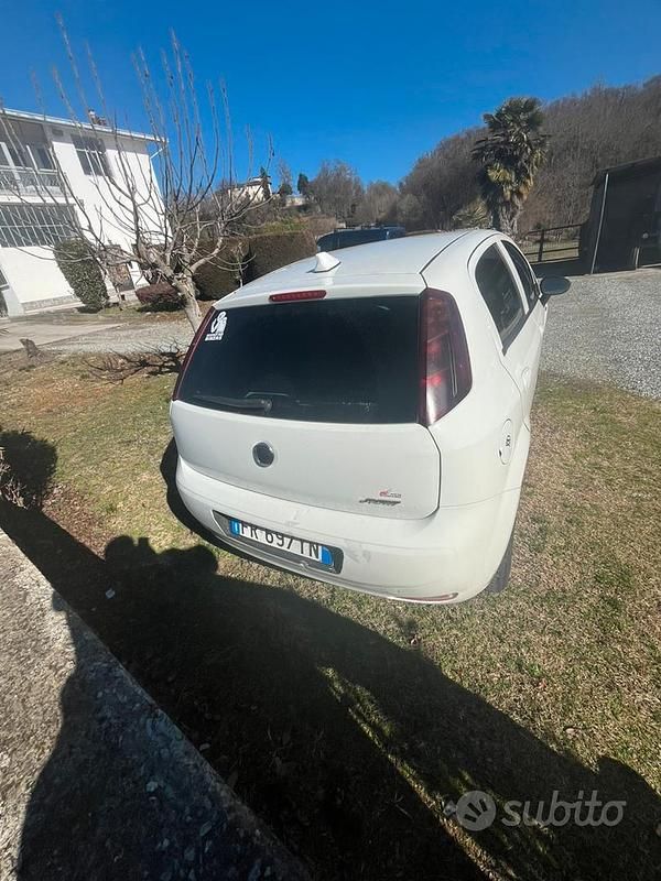 Usata Fiat Punto 69 CV (50 kW) 2018 Bianco Utilitaria