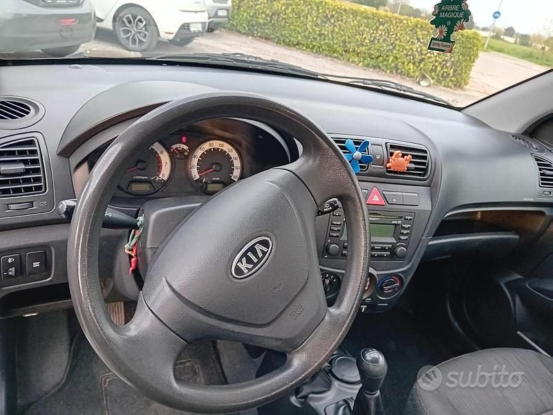 Occasion Kia Picanto 65 ch (47 kW) 2009 Gris Citadine