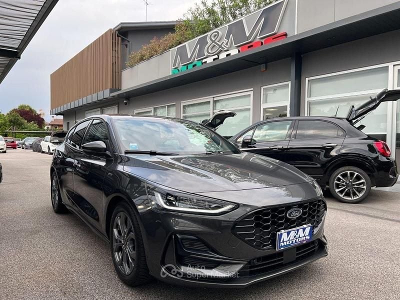 Usata Ford Focus ST-Line 116 CV (85 kW) 2024 Grigio Berlina