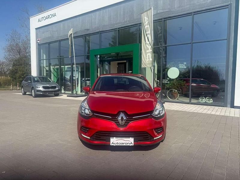 Usata Renault Clio V Business 72 CV (52 kW) 2020 Rosso Berlina