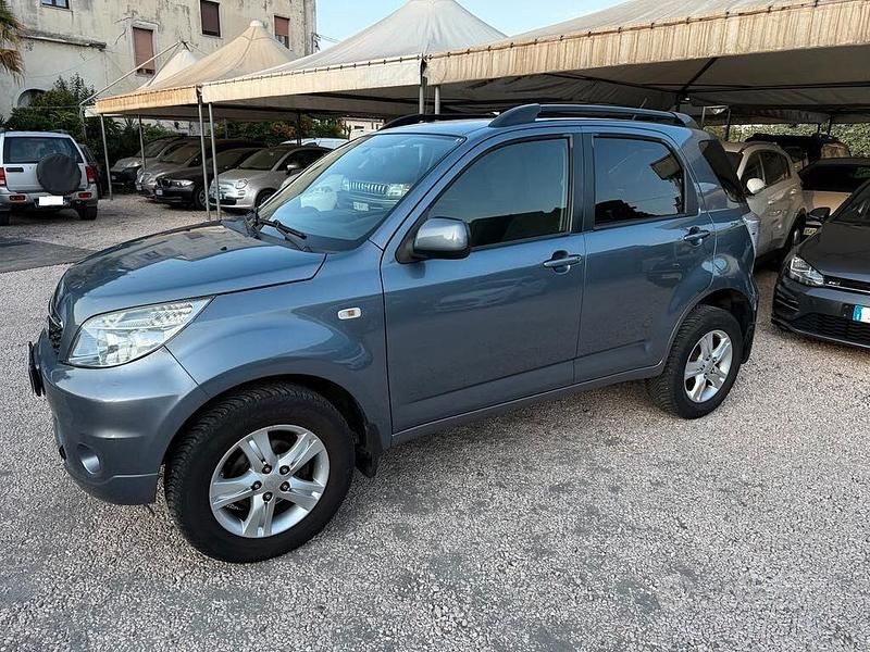 Usata Daihatsu Terios 86 CV (63 kW) 2010 Grigio SUV