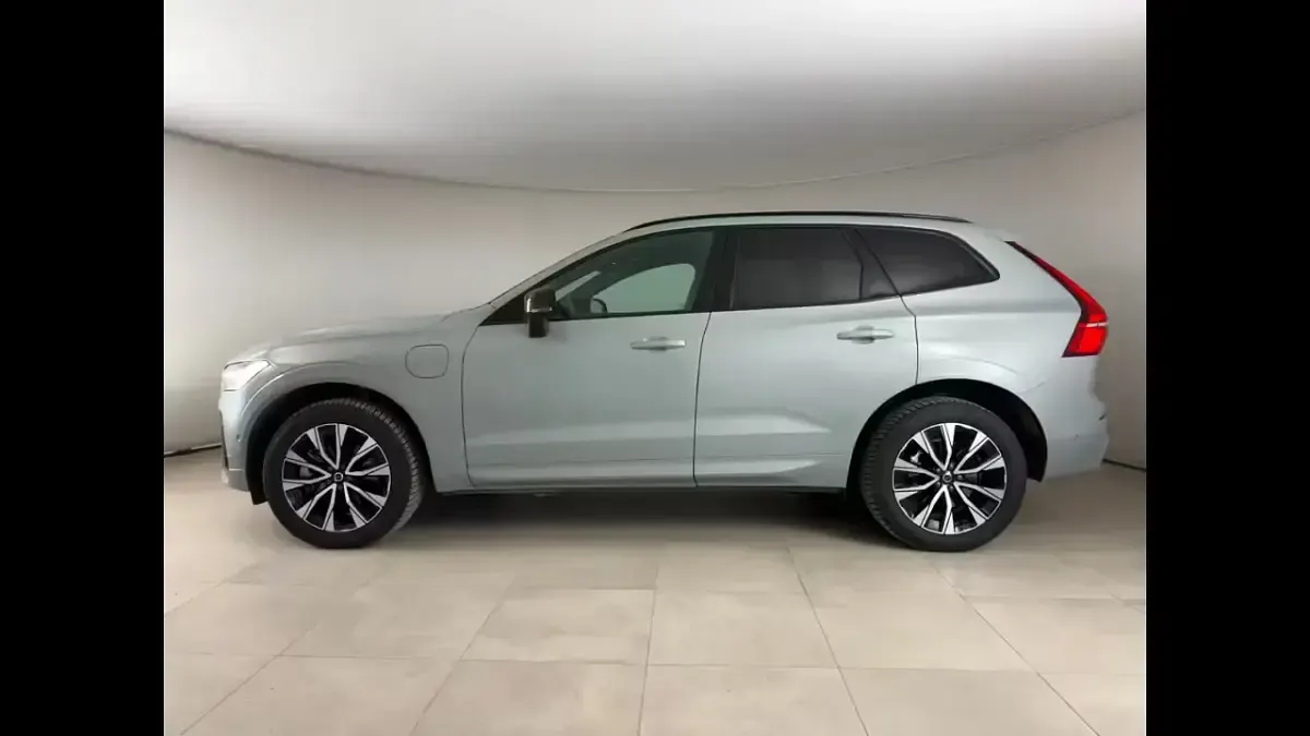 Usado Volvo XC60 Plus 349 HP (256 kW) 2025 Cinzento SUV