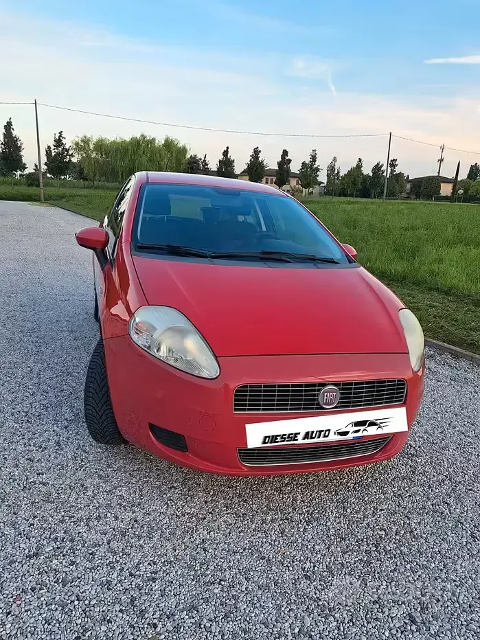 Usata Fiat Grande Punto 77 CV (56 kW) 2009 Rosso Utilitaria