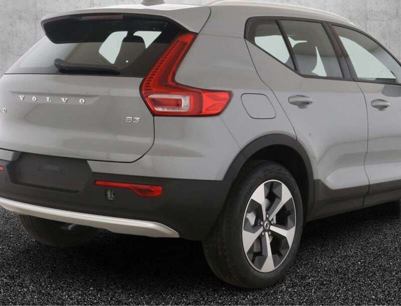 Usata Volvo XC40 Core 163 CV (119 kW) 2024 Grigio SUV