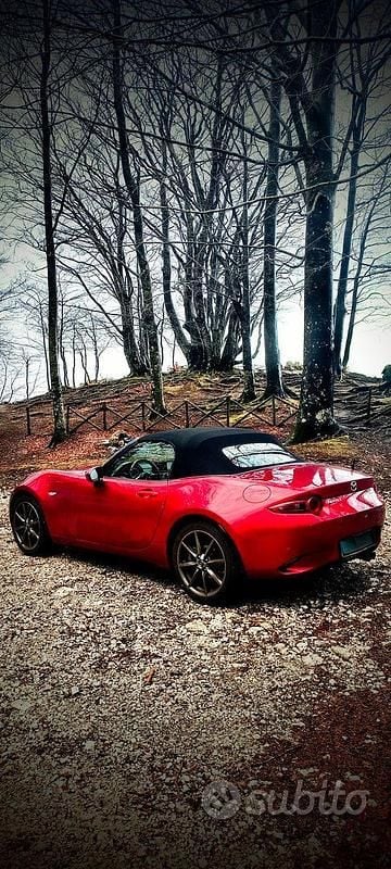 Usata Mazda MX5 Inclusive 184 CV (135 kW) 2019 Rosso Cabrio