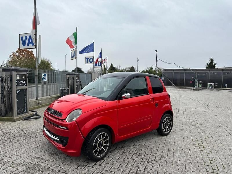 Rosso Usata 2017 Microcar M.Go Due volumi | 6000 € - Immagine 1/4